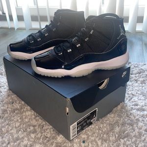 AIR JORDAN 11 RETRO GS SIZE 4.5Y